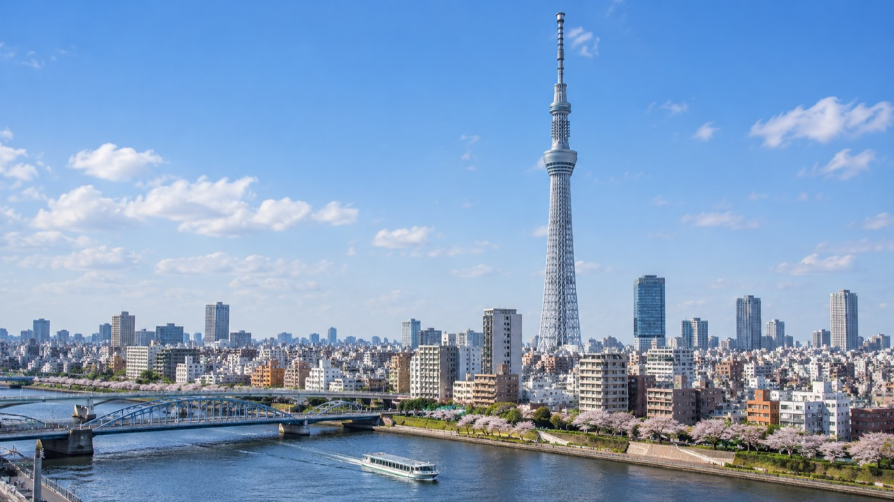 東京スカイツリーと隅田川の昼景のイメージ