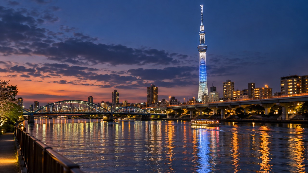東京スカイツリーと隅田川の夜景のイメージ